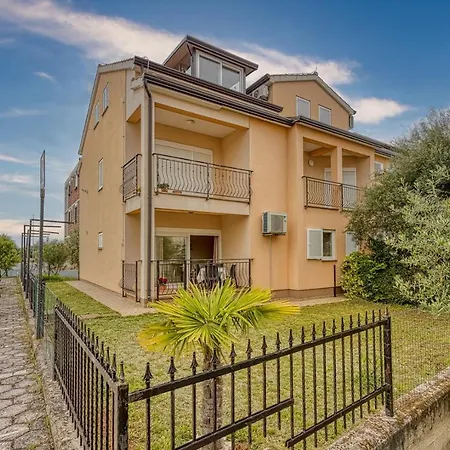 Tom With Terrace Apartment Porec